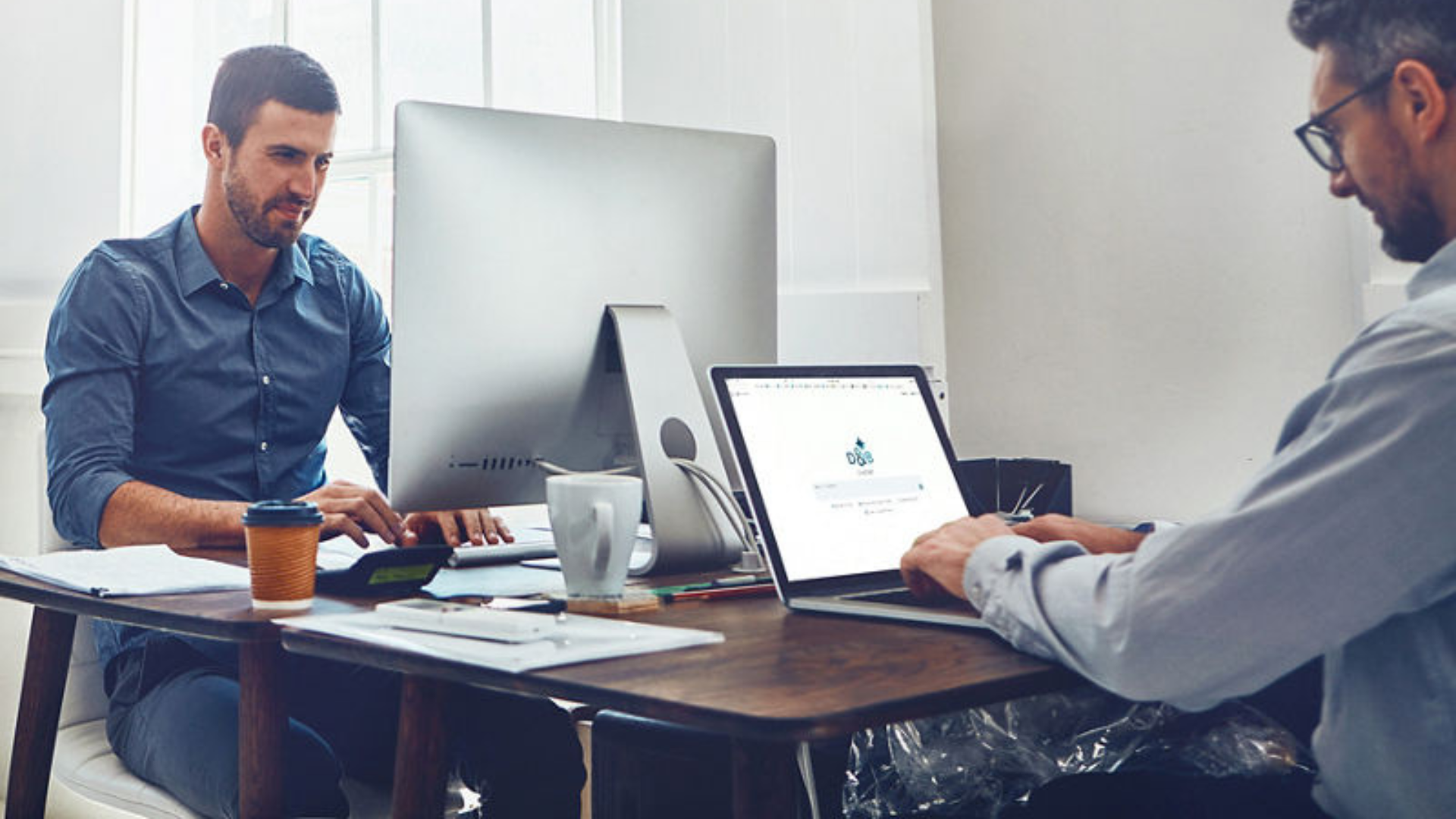 以 D&B.AI 執行 AI 工作流程、資料分析與智慧代理（agents）運作，展現商業數據支援決策的多代理合作情境。