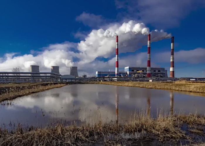工廠煙囪排放廢氣